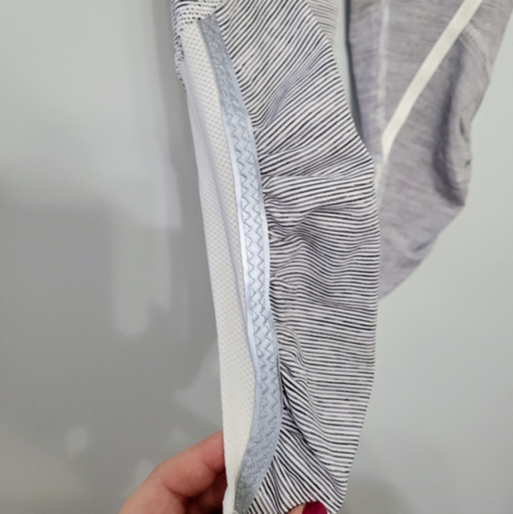 Lululemon Run: Pace‎ Crop Athletic Legging "Wee Are From Space" White Combo Sz 2 - Picture 8 of 14